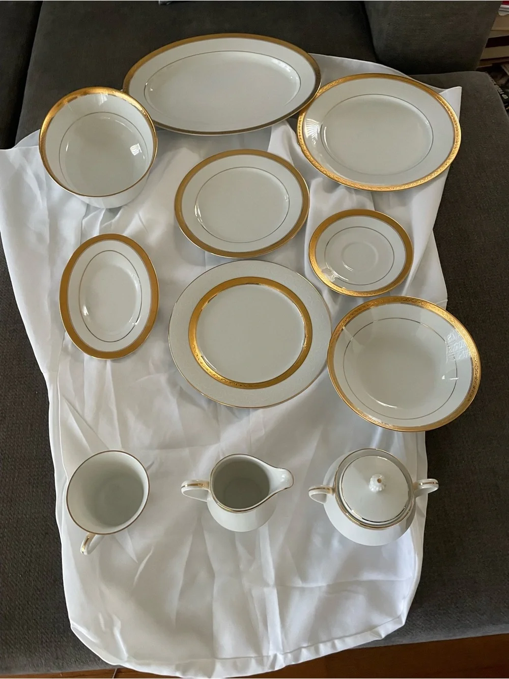 Elegant White and Gold Porcelain Dinnerware Set - Classic Dining Pieces