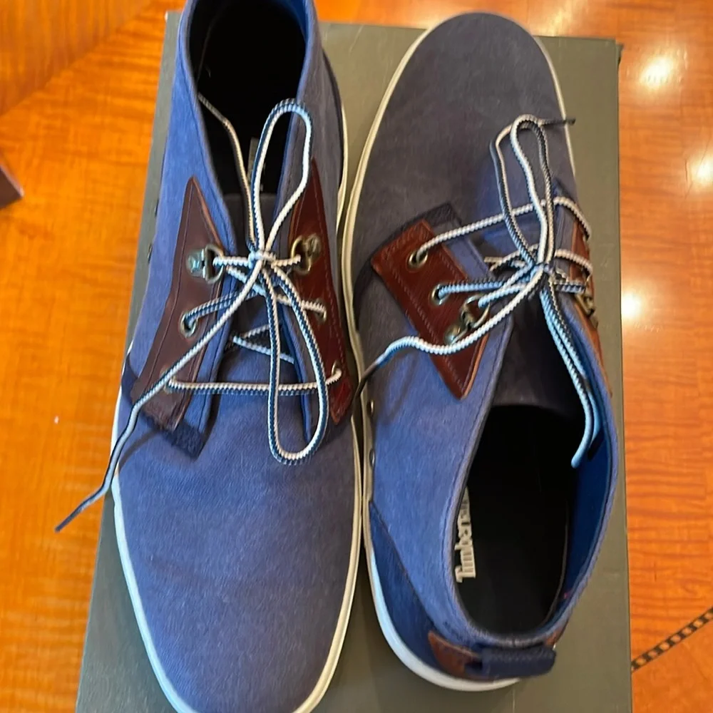 Timberland men’s 9,5 navy canvas,leather trims