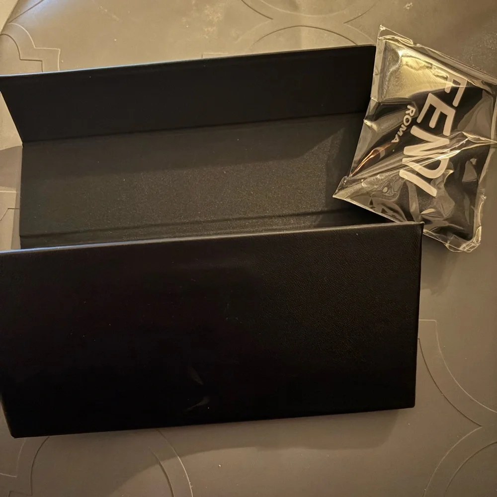 Fendi white & black sunglasses case. No glasses‎ included