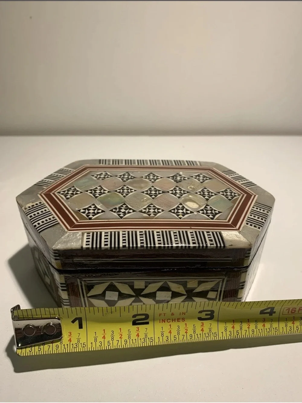 N/A hexagonal decorative