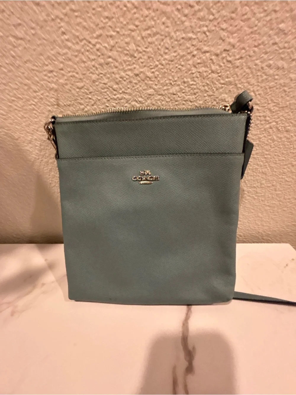 Coach compact pebble