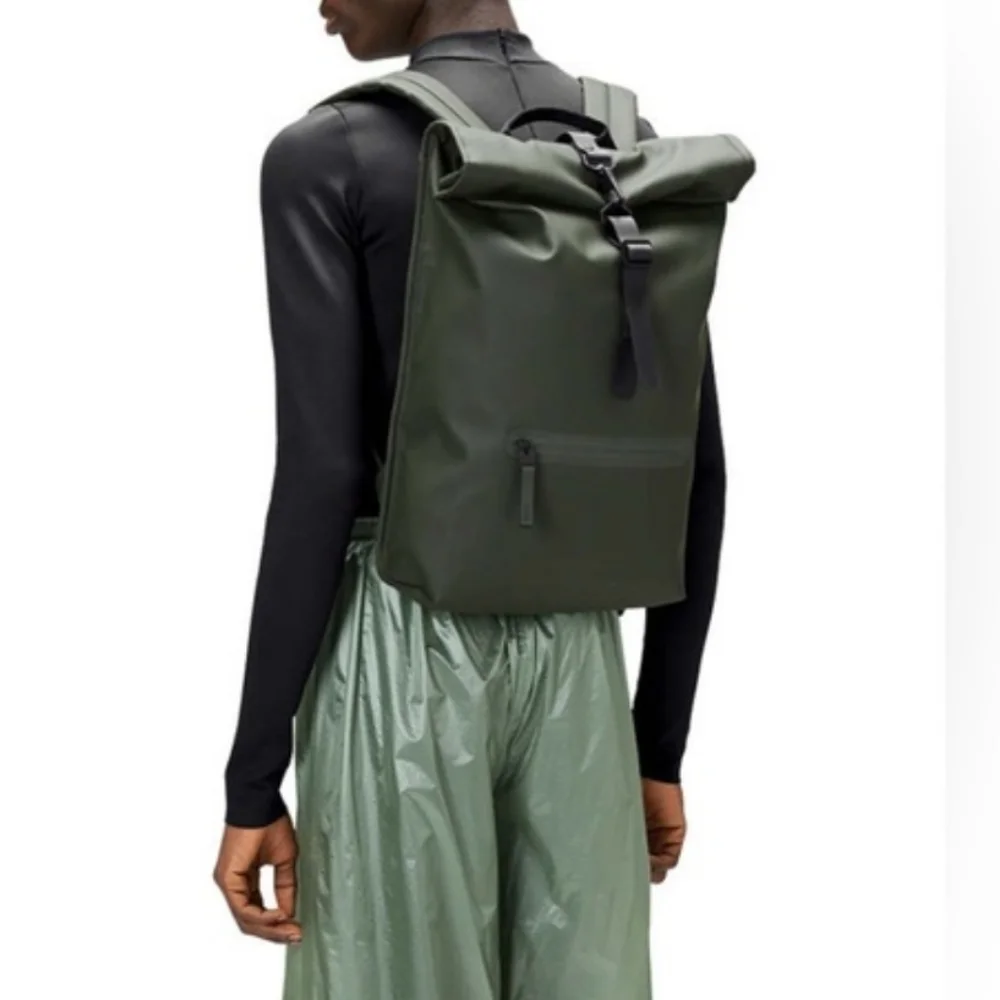 RAINS Rolltop Rucksack Olive Green Waterproof Laptop Travel Bag Backpack NWT