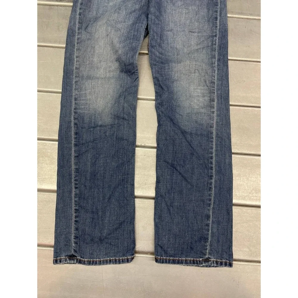 Levis levis 559