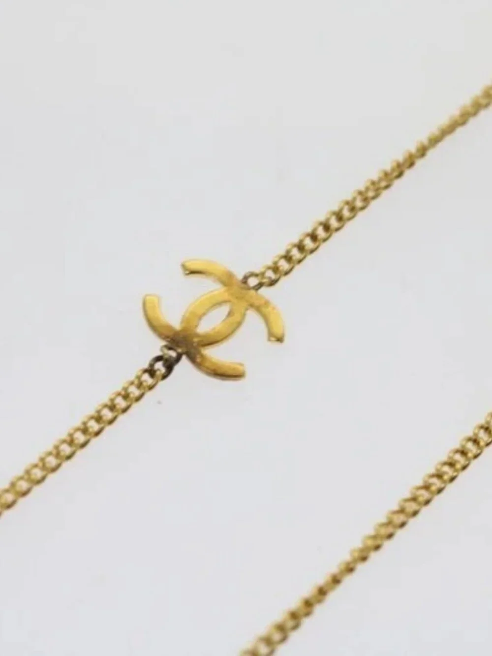 CHANEL brand	chanel color	gold
