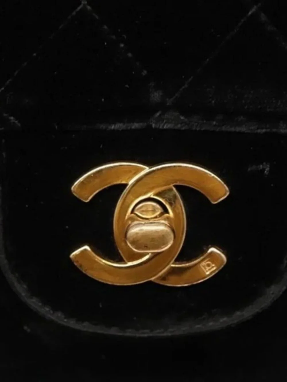 CHANEL brand	chanel color	black