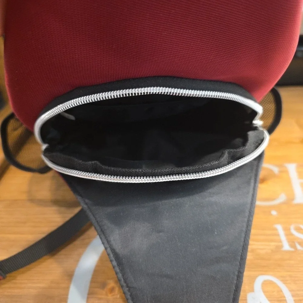 Mosiso maroon sling