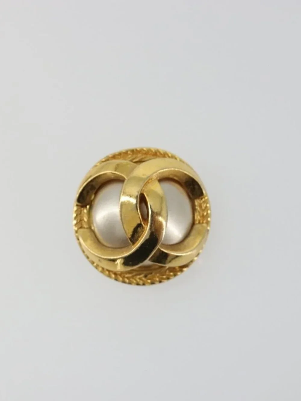 CHANEL Earring metal Gold Tone CC Auth 185222V