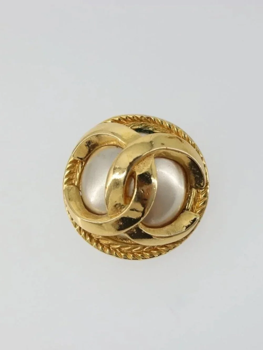 CHANEL Earring metal Gold Tone CC Auth 185222V