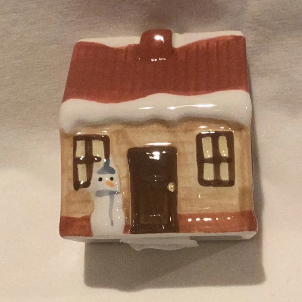 Winter Cabin Themed Salt & Pepper Shaker Set