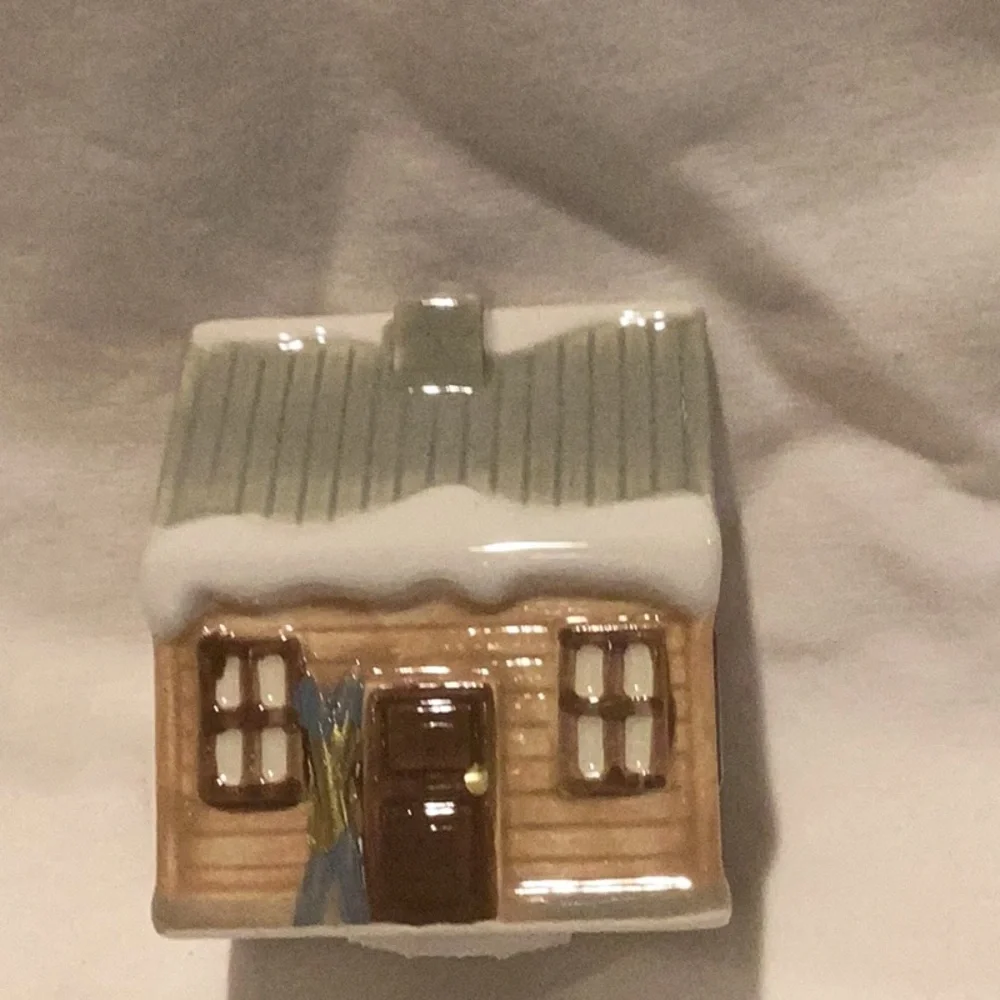 Winter Cabin Themed Salt & Pepper Shaker Set