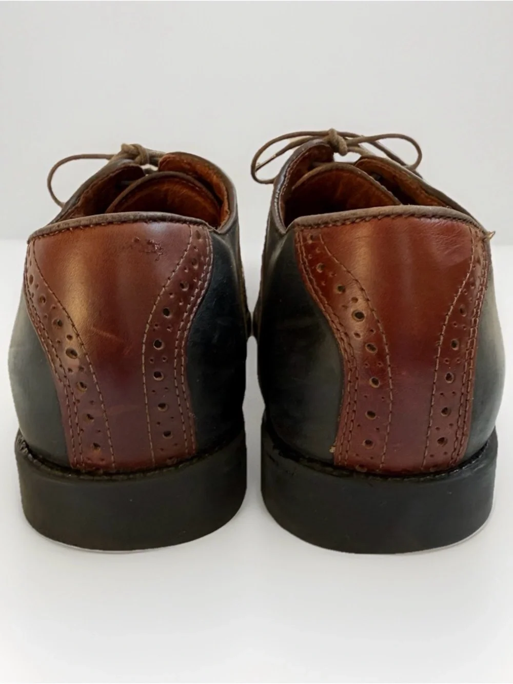 Johnston & Murphy breathable style saddle