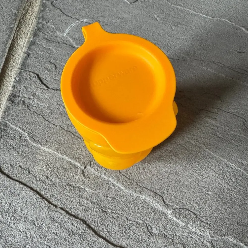 Tupperware 10oz snack