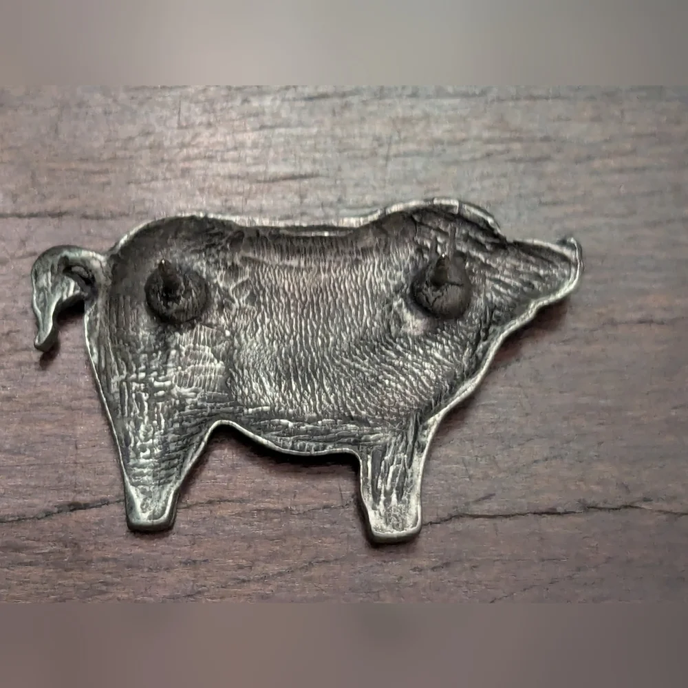 Vintage pig adding leaf