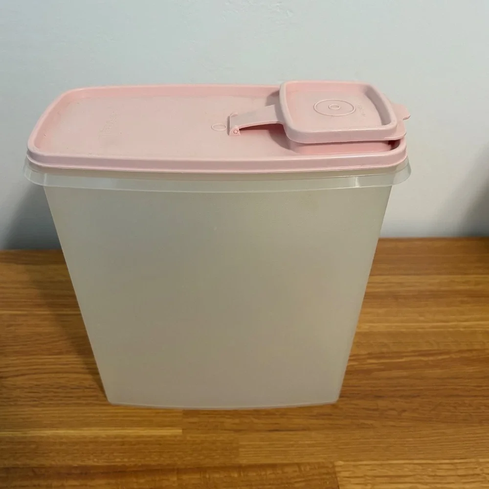 Vintage Tupperware‎ Store N Pour 13 Cup Cereal Keeper Pink Lid Clear Container