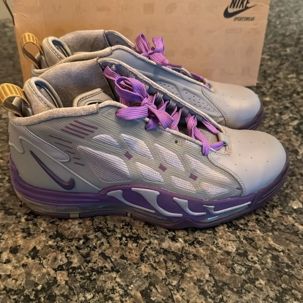 Nike air max pillar gray and Purple SneakersEUC 10.5