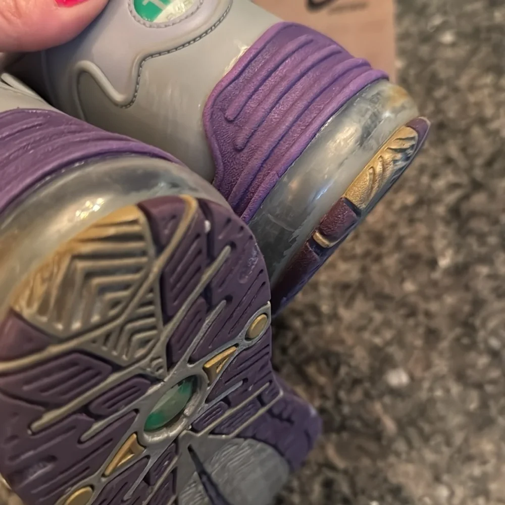 Nike air max pillar gray and Purple SneakersEUC 10.5