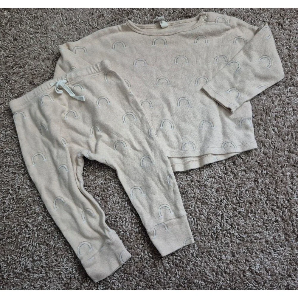 Quincy Mae 2 piece set size 12-18 months play condition
