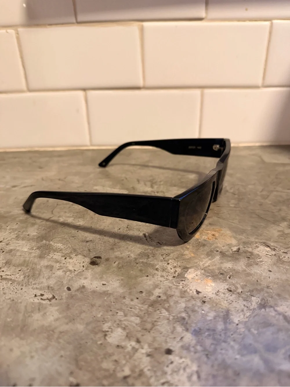 VEHLA Finn Sunglasses - Black/Smoke