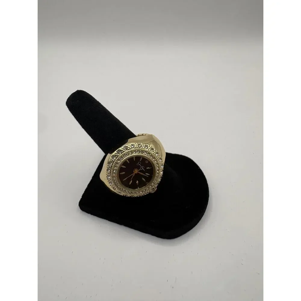 Jessica Simpson display analog