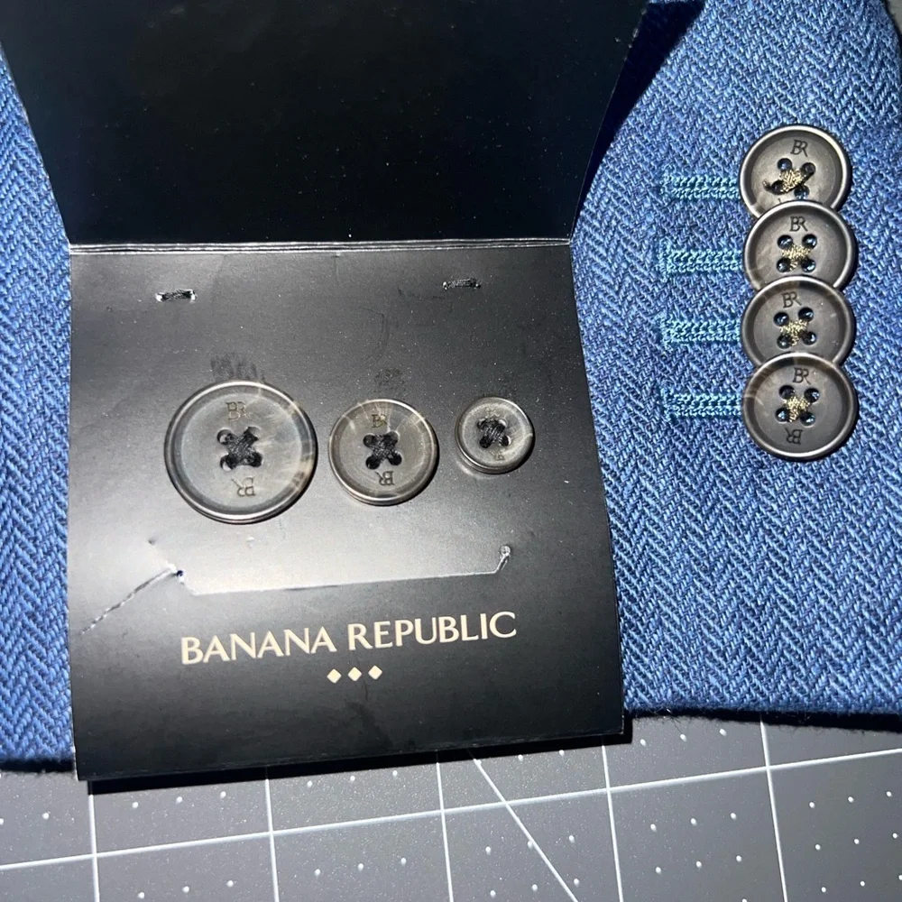 Banana Republic reposhing this