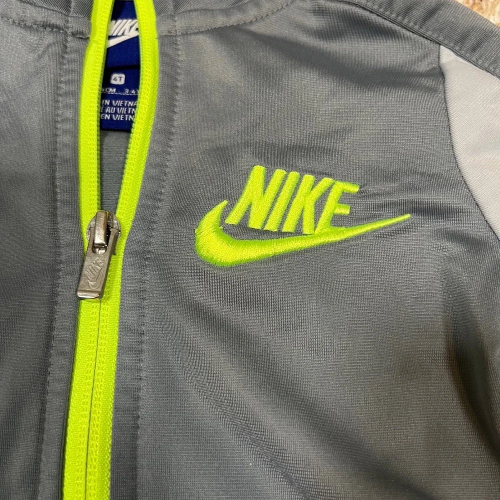 Nike fabric neck