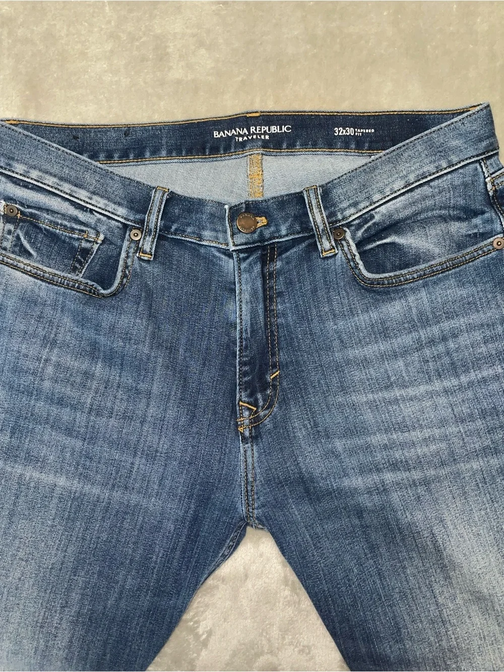 Banana Republic Men's Traveler Jeans in Blue Faded Denim 32x30