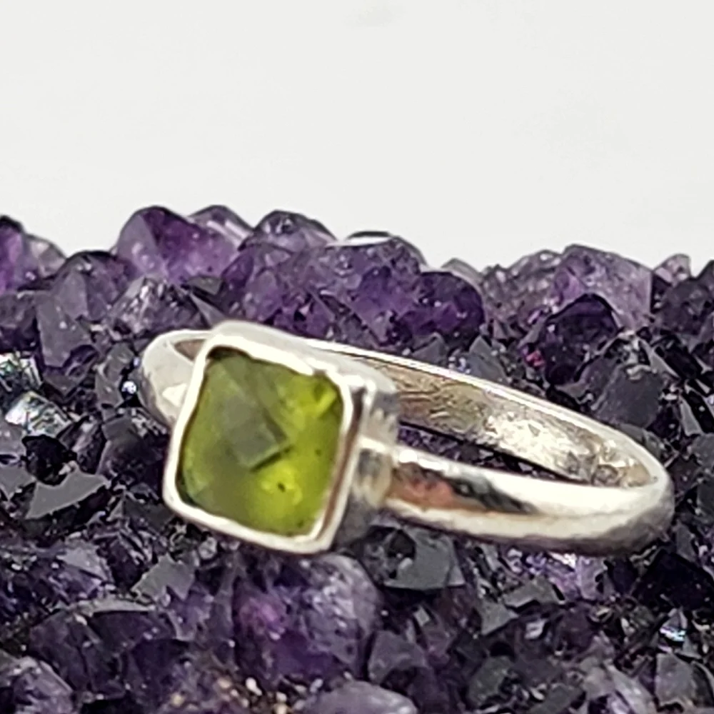 PERIDOT ROSECUT SOLITARY RING HANDMADE IN STERLING SILVER METAL SIZE 7.5