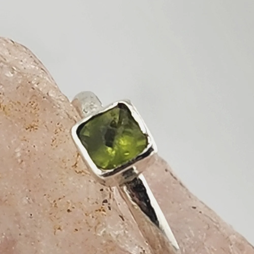 PERIDOT ROSECUT SOLITARY RING HANDMADE IN STERLING SILVER METAL SIZE 7.5
