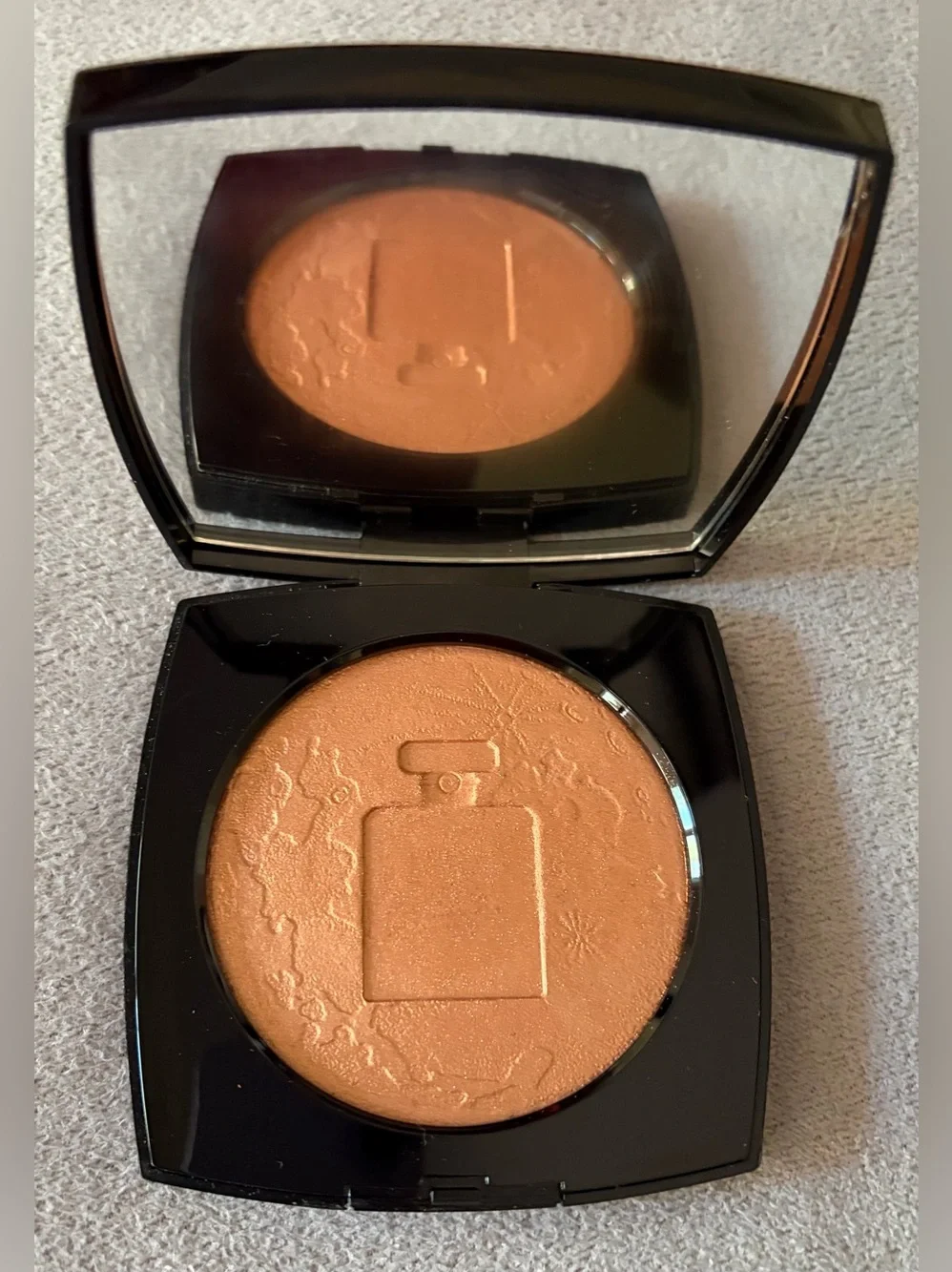 NEW! CHANEL ECLAT LUNAIRE OVERSIZED ILLUMINATING FACE POWDER COMPACT