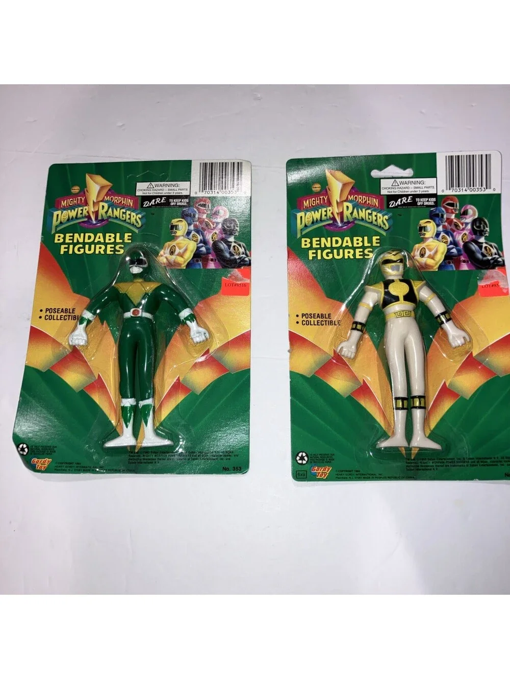 Vintage 1993 Bandai (2)  Power Rangers BENDABLE Action Figures NEW Sealed Cards