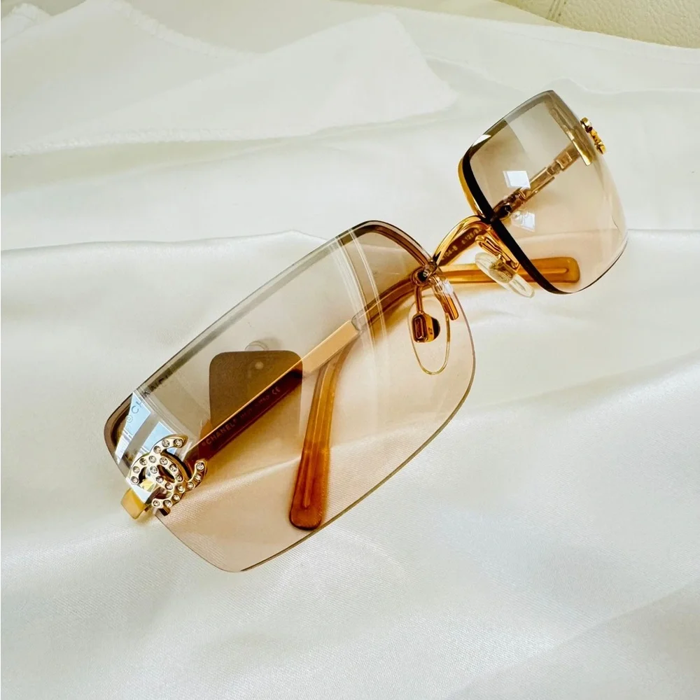 Like New✨CHANEL Gold vintage sunglasses Swarovski crystal CC’s