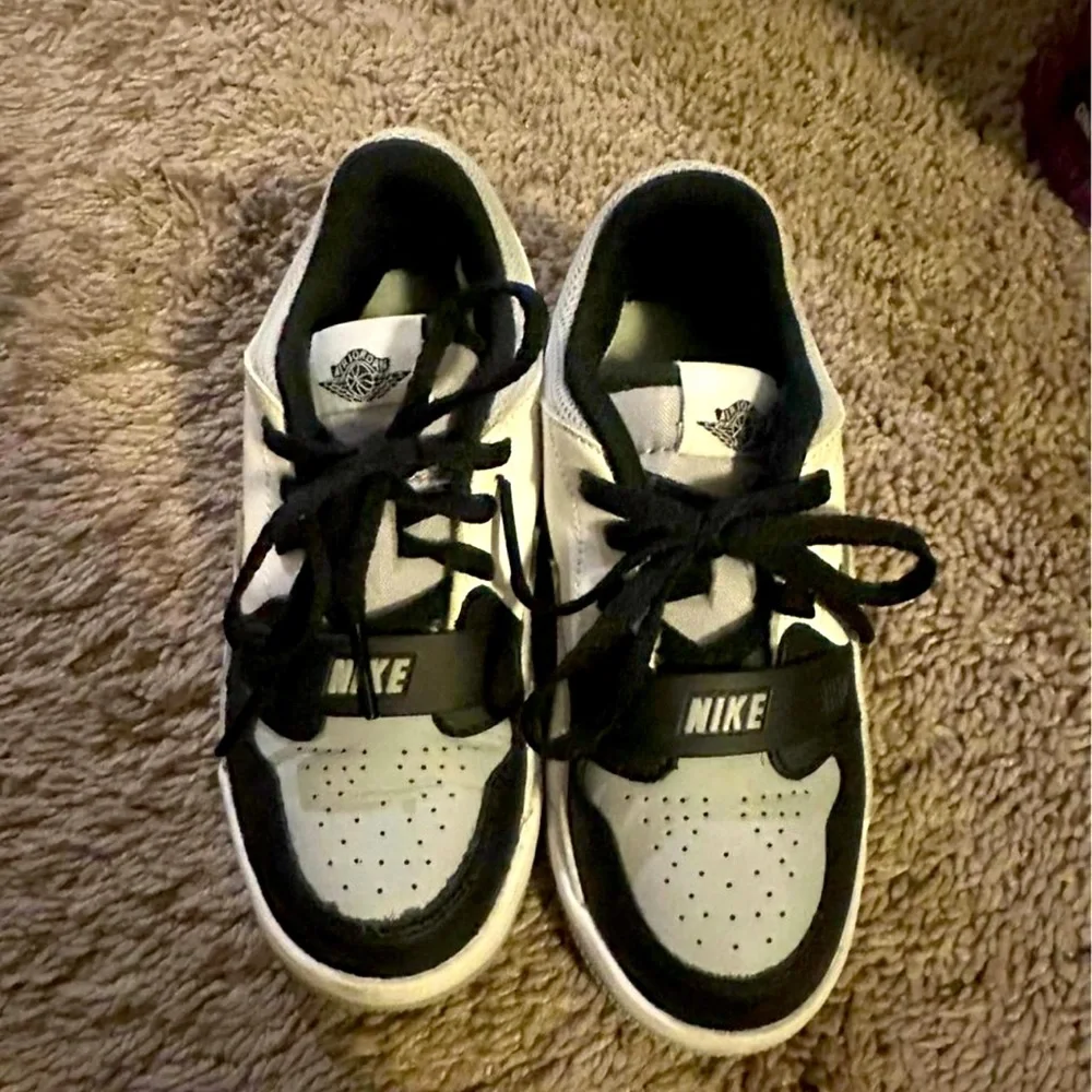 Jordan Kids Black and White Nike Strap Sneakers
