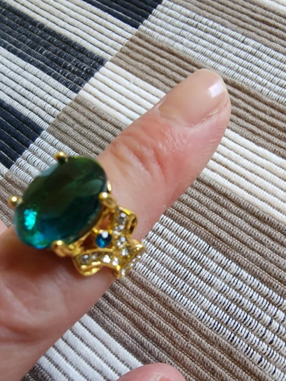 Aqua colored stone in gold colored band. Size 5.