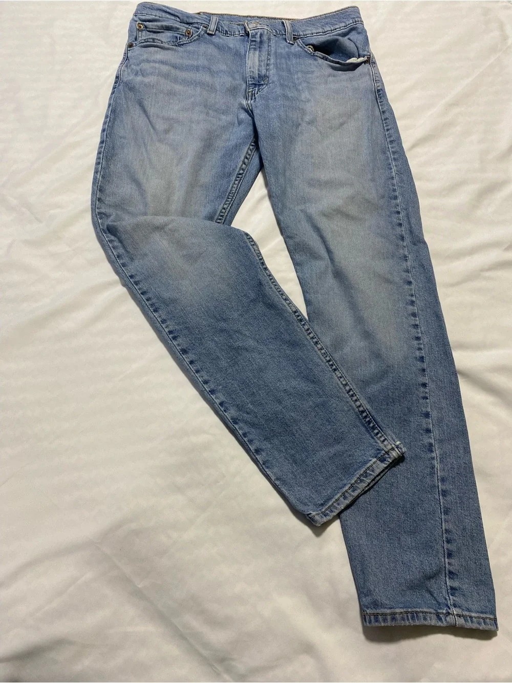 512 Levi's Men's Slim Straight Jeans in Faded Blue Wash
