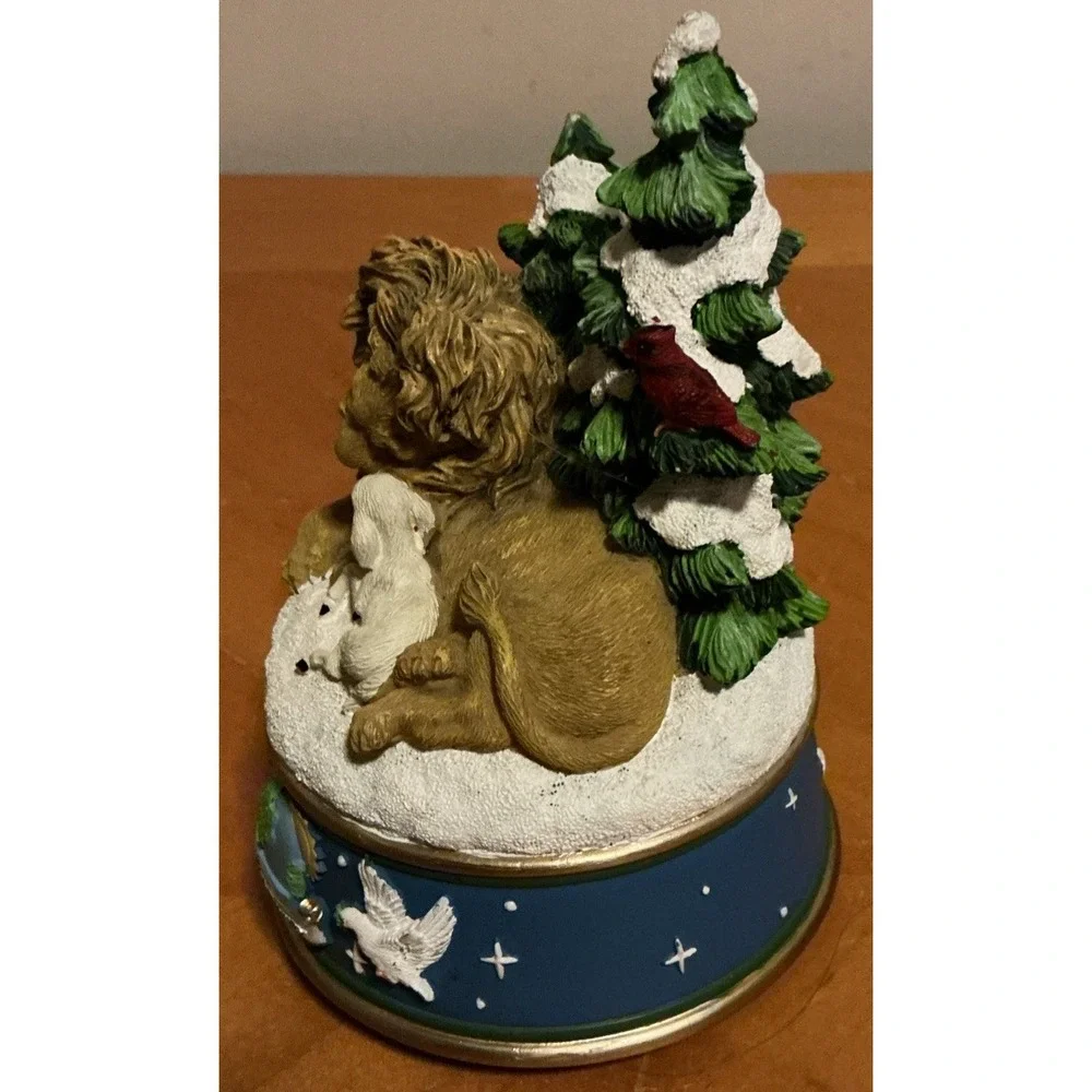 The San‎ Francisco Music Box Company Lion & Lamb Christmas Music Box, Tested