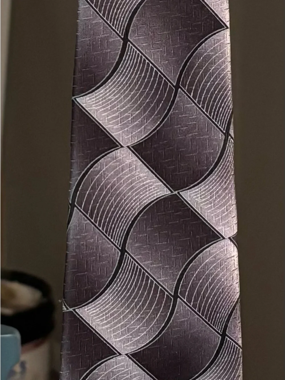 Men's Gray Patterned Silk Tie - Modern Curved Geometric Design