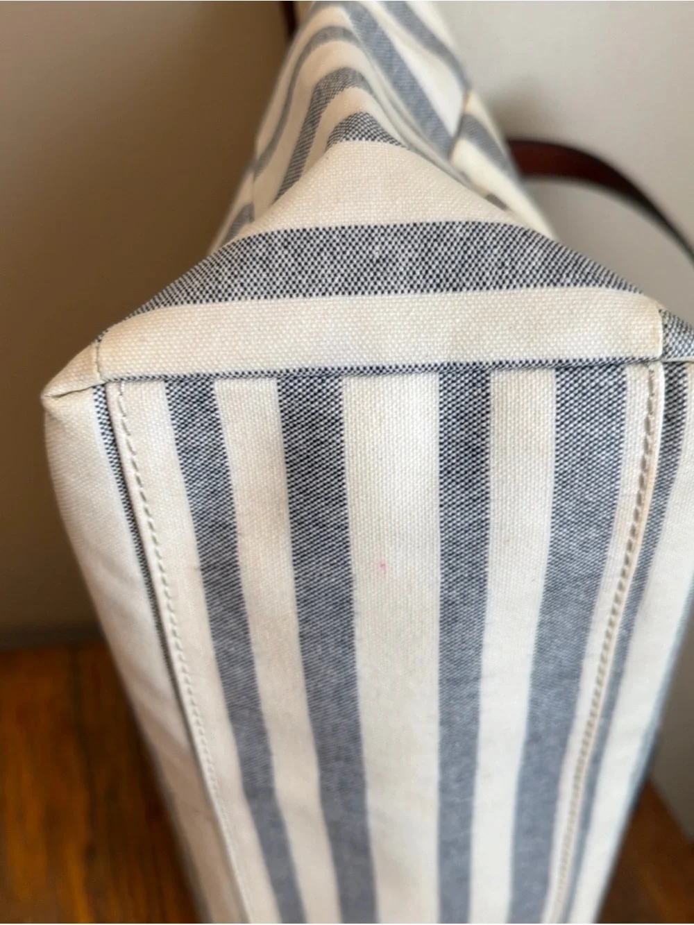 Fossil shopper x11”x5” striped