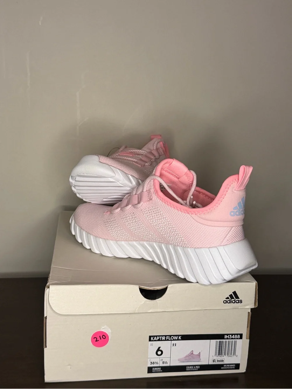 adidas flexible cushioned sole