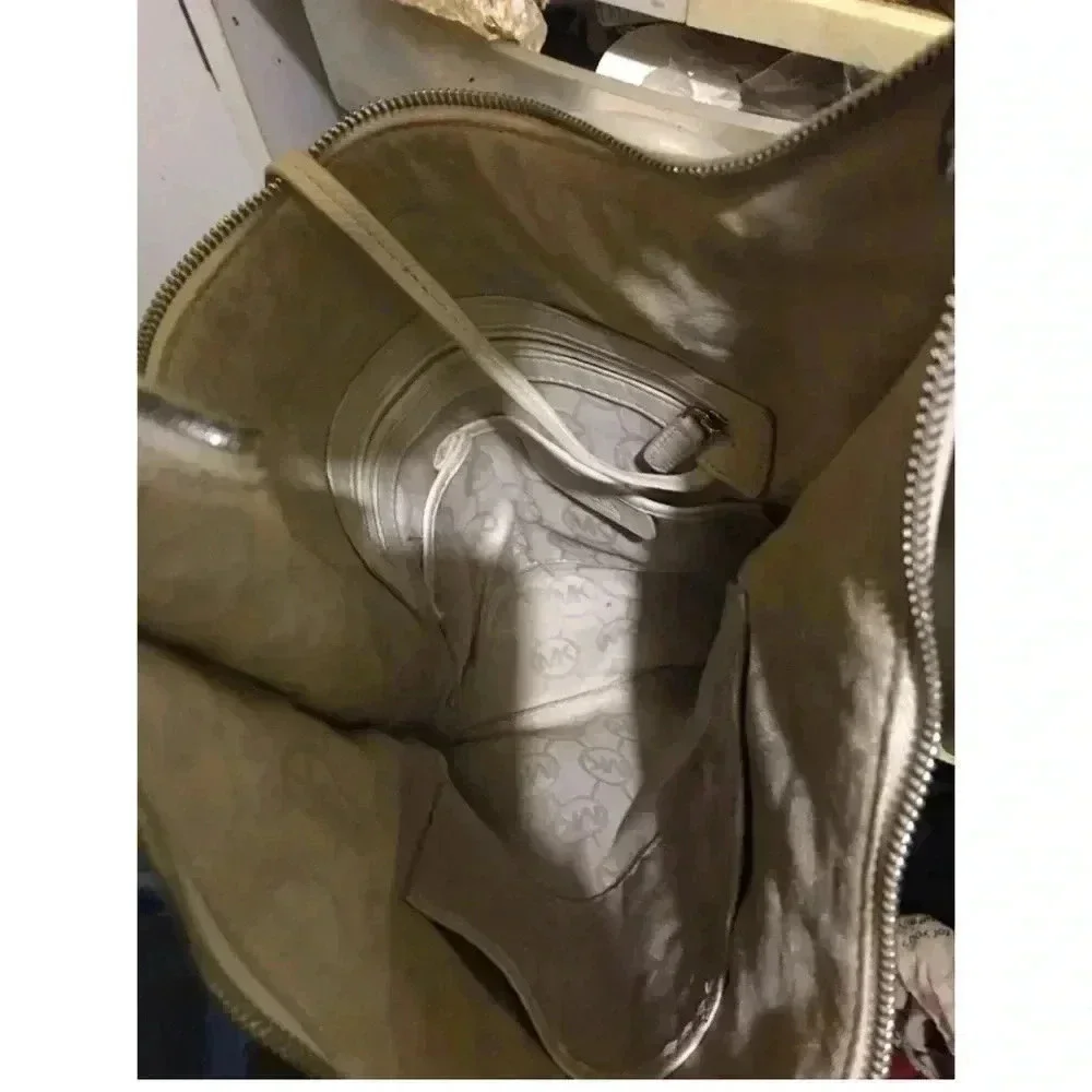 Michael Kors please pockets leather
