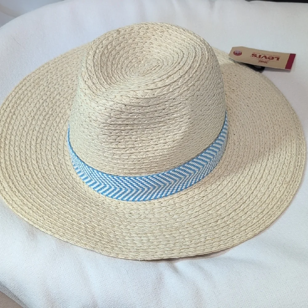 Levis stylish straw