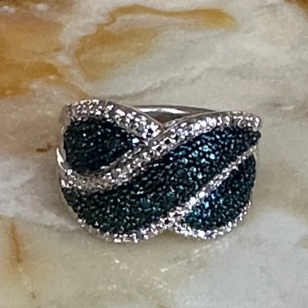 925 Sterling Silver stylish twist