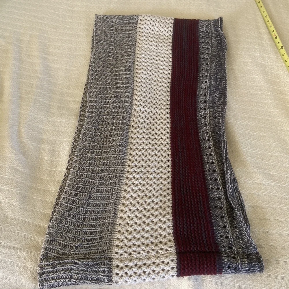 NWOT Knit infinity scarf OS maroon and gray