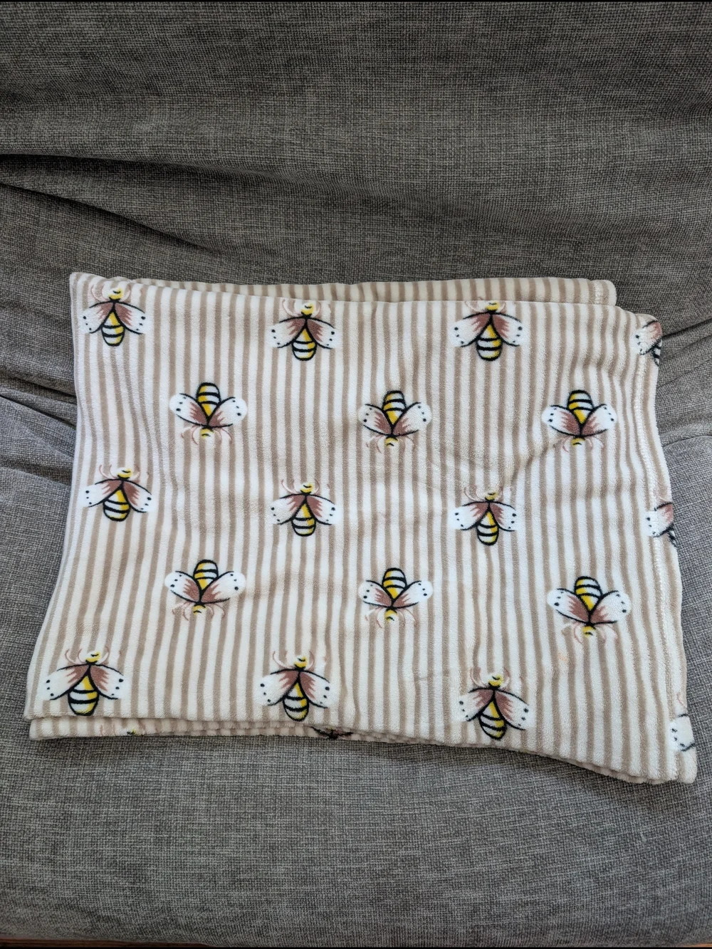 Vera Bradley Beige and White Striped Bee Print Throw