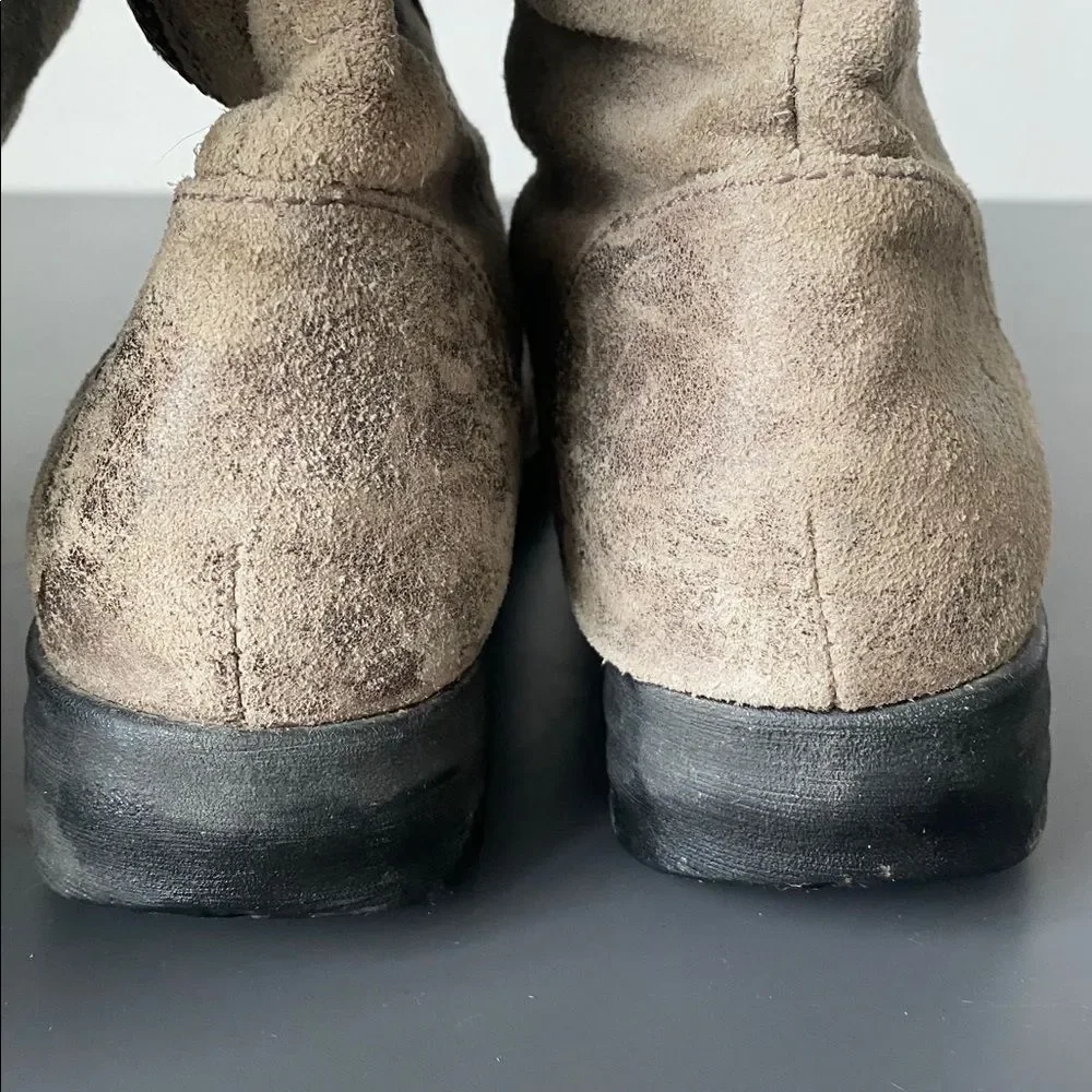Born Women’s Tan Distressed Suede Leather Boots Side Zipper US Sz 8.5 Boho Chic