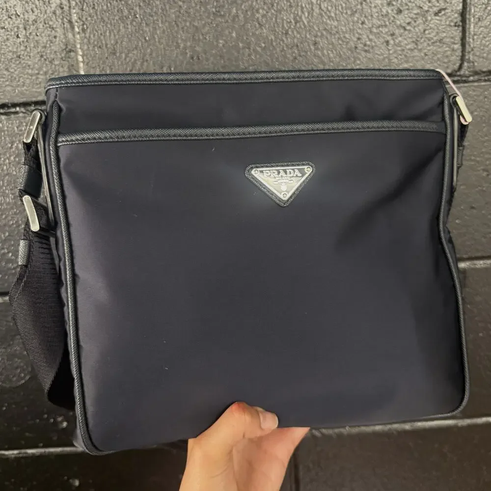 Prada stay organized