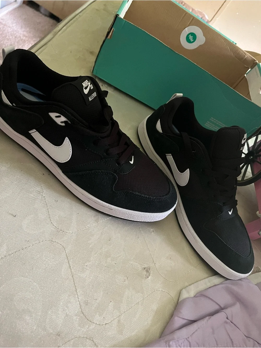 Nike classic low