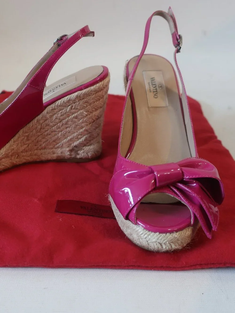 Authentic Valentino Garavani Fuchsia Patent Leather Bow Espadrille Wedge 38 US/8