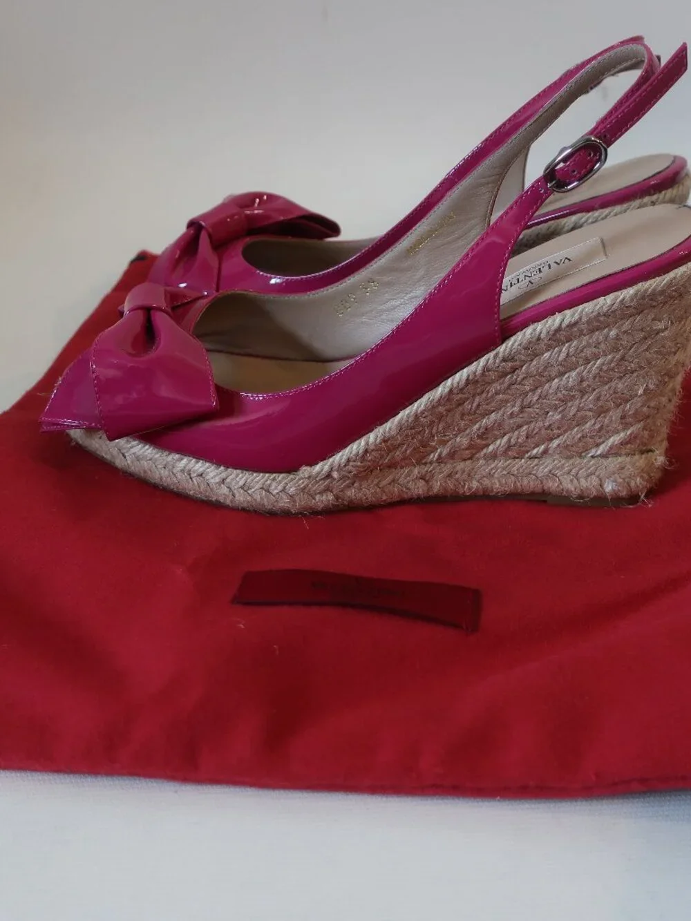 Authentic Valentino Garavani Fuchsia Patent Leather Bow Espadrille Wedge 38 US/8