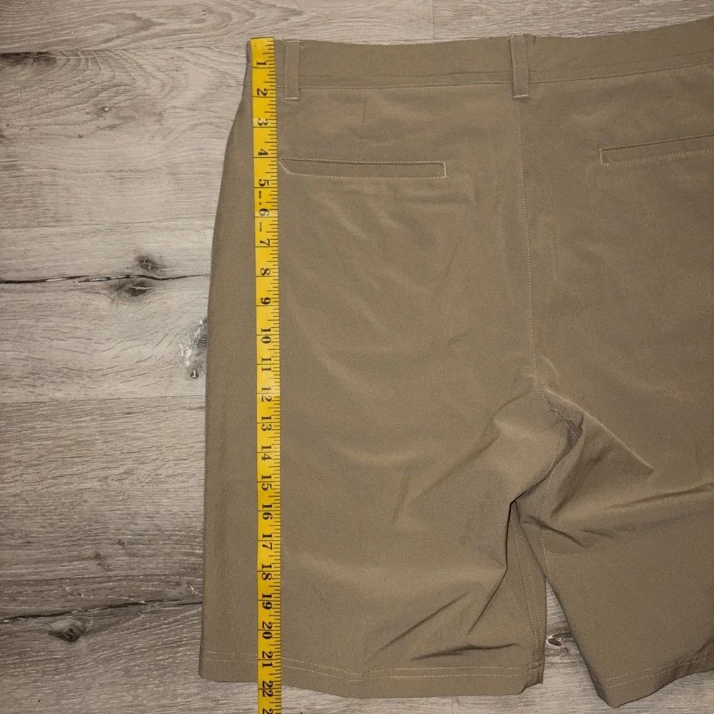 Nike Dri Fit Khaki Style Golf Shorts Regular Fit Men's Size 35 Light Brown