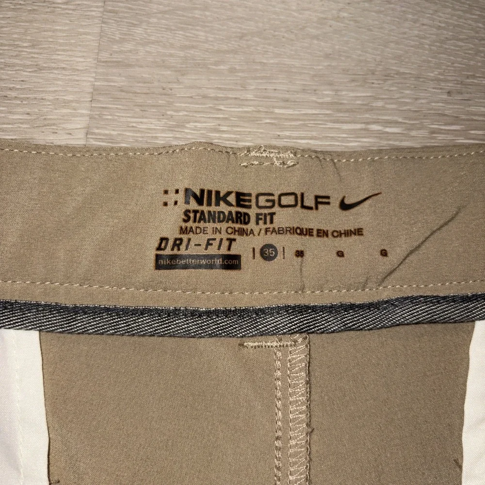Nike Dri Fit Khaki Style Golf Shorts Regular Fit Men's Size 35 Light Brown